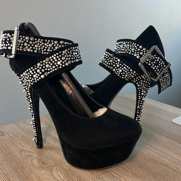 Scene by Shoedazzle Black Studded Platform Buckle Heels - Picture 2 of 8